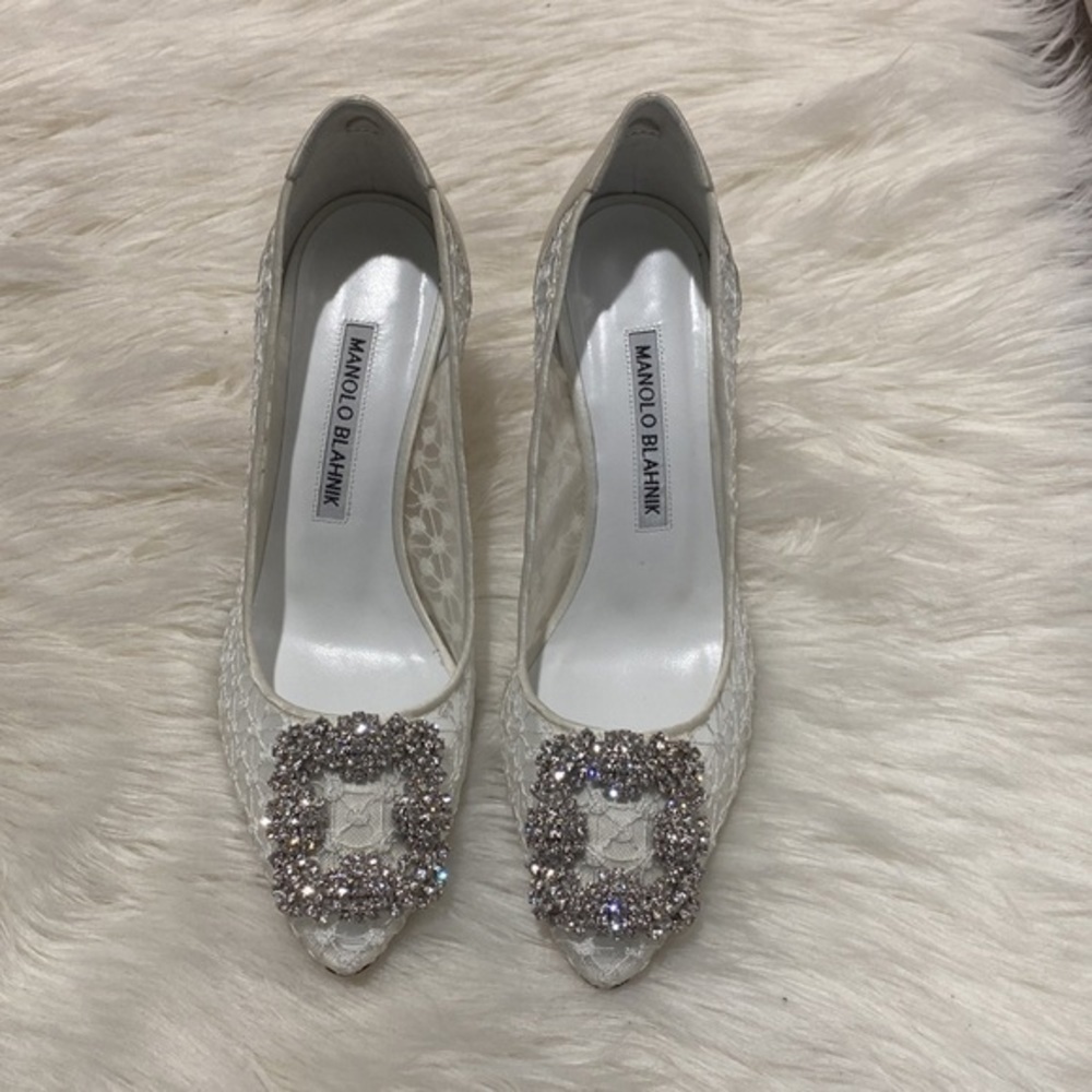 Manolo Blahnik Hangisilace Cream Lace Jewel Buckle pumps size 35EU - Picture 4 of 15
